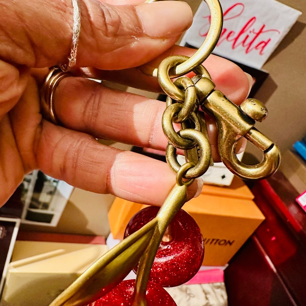SOLD 🎒🎒Coach Cherry Bag Charm with Box - Picture 5 of 9
